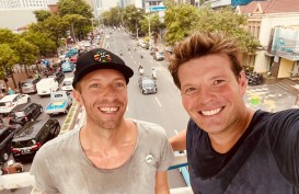 Momen Chris Martin Coldplay Jalan-jalan di Karet Tanah Abang