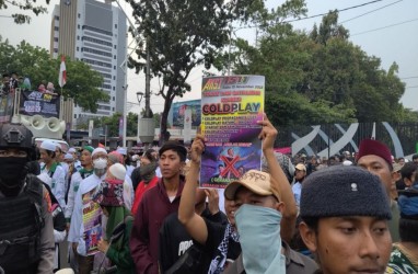 Aksi Demo Konser Coldplay di GBK Singgung Band BMTH, Kenapa?