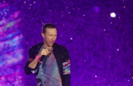 Viral! Vokalis Coldplay Chris Martin Cium Tanah Sebelum Tinggalkan Jakarta