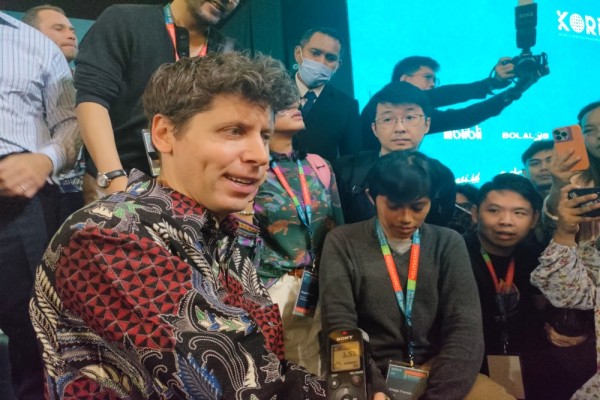 CEO OpenAI tanya jawab dengan awak media di Jakarta, Rabu (14/6/2023)/Bisnis.com-Leo Dwi Jatmiko