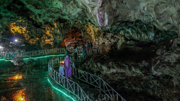 Wisata Alam Gua Akbar di Tuban