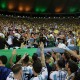 Ricuh Suporter Sempat Tunda Laga, Argentina Pesta di Kandang Brasil
