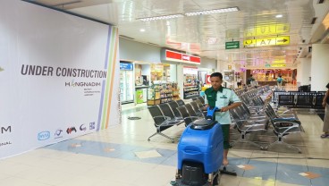 Plafon Ruang Tunggu Bandara Hang Nadim Jebol Karena Hujan Deras