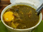 Asyiknya Santap Pallubasa di kala Hujan Guyur Kota Makassar