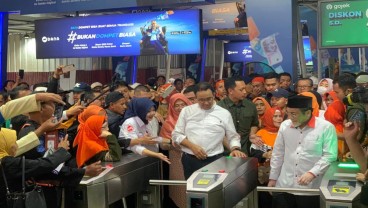 Akhiri Kampanye Terbuka Pertama, Anies Pilih Pulang Naik KRL