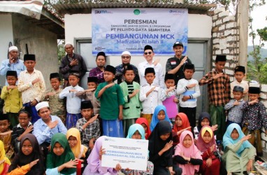 Pelindo Daya Sejahtera Resmikan Pembangunan MCK di Madrasah Al-Islah ll Pamekasan