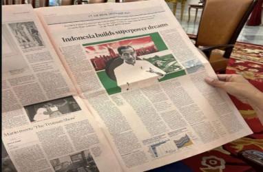 Isi Koran Bahasa Inggris yang Dipamerkan Jokowi, Penuh Kritik untuk IKN, Gibran, hingga Mahkamah Keluarga