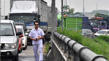 Buruh Demo-Mogok Nasional Tuntut Kenaikan UMK 2024, Bekasi Macet Total!