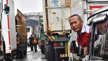 Demo Buruh Membuat Bekasi Macet Total