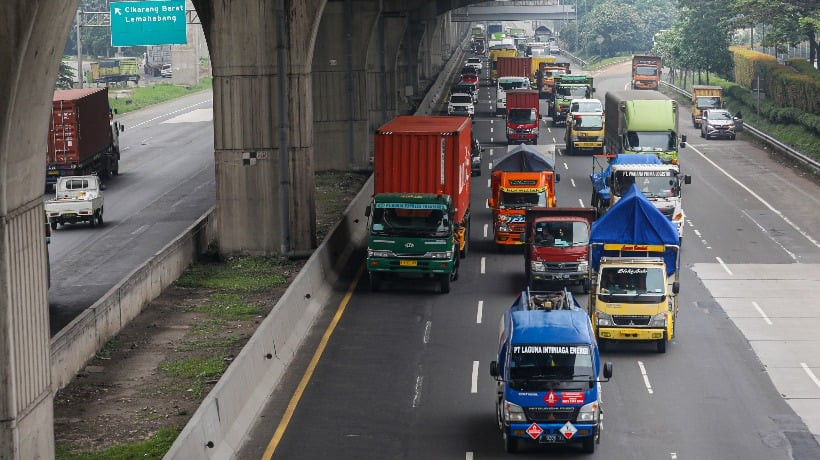 Kecemasan Pengusaha Hadapi Pembatasan Operasional Truk Nataru