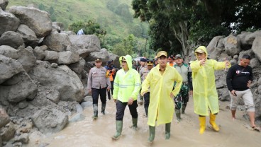 Tinjau Korban Banjir Bandang Humbahas, Semua Perlu Siaga