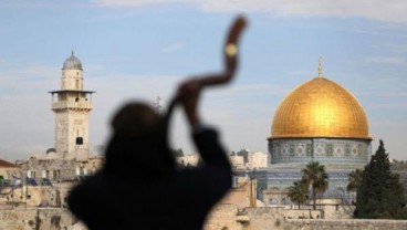 Rumah Imam Masjid Al-Aqsa Diserbu Pasukan Israel, Minta Bangunan Dibongkar