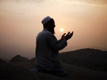 5 Bacaan Doa Iftitah dalam Sholat Lengkap Arab, Latin dan Artinya