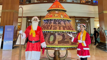 The Sunan Hotel Solo Hadirkan Pohon Natal Berhias Permen dan Kue Jahe