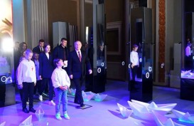 Momen Putin Diperlihatkan Tombol Nuklir saat Bersama Anak Sekolah