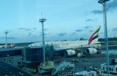 Pesawat Emirates Dihantam Turbulensi Parah hingga Atap Retak, 14 Terluka