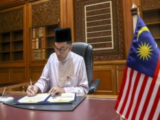 Anwar Ibrahim Setahun PM Malaysia: Ekonomi Naik, Popularitas Turun