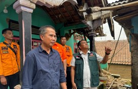 Bey Tinjau Dampak Gempa di Pamijahan Bogor