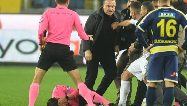 Presiden Klub Pukul Wasit Hingga Tumbang, Liga Turki Dihentikan
