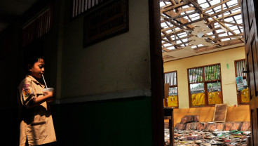 Atap SDN Setiamekar 03 Tambun Roboh, Siswa Terpaksa Belajar Secara Begantian