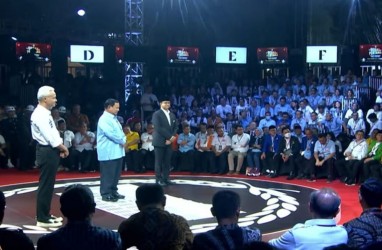 Debat Pertama Capres: Prabowo Bela Jokowi Dalam Penanganan di Papua