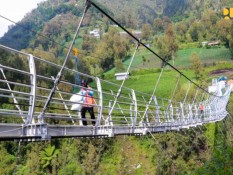 SMGR Pasok Material buat Wisata Jembatan Kaca Bromo