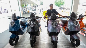 Tarikan Loyo Adopsi Sepeda Motor Listrik