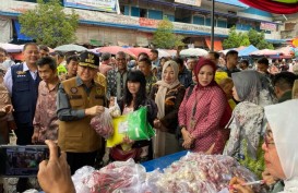 Gencarkan Operasi Pasar Jelang Nataru, TPID dan Pemprov Sumsel Bagikan Cabai Gratis