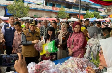 Gencarkan Operasi Pasar Jelang Nataru, TPID dan Pemprov Sumsel Bagikan Cabai Gratis