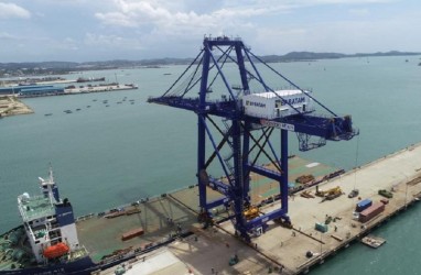 STS Crane Pangkas Dwelling Time di Pelabuhan Batuampar Hingga 81%