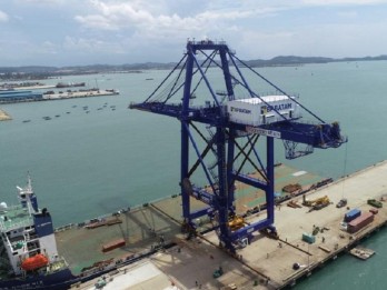 STS Crane Pangkas Dwelling Time di Pelabuhan Batuampar Hingga 81%