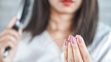 7 Penyebab Rambut Rontok dan Cara Mengatasinya.