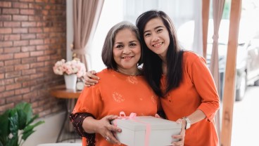12 Rekomendasi Kado Hari Ibu yang Unik dan Berkesan