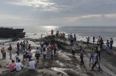 Wisatawan Membludak, Jalan Raya Bandara Ngurah Rai Hingga Tol Bali Mandara Lumpuh