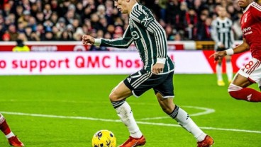 Viral Legenda Tertidur di Tribune saat Manchester United Kalah dari Nottingham