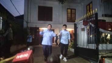 Prabowo Dapat Gelar 'Sahabat Santri' dari Ponpes Genggong Jatim