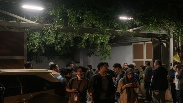 Suasana Pelayat Datangi Rumah Duka Rizal Ramli di Jalan Bangka Jaksel
