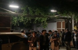 Suasana Pelayat Datangi Rumah Duka Rizal Ramli di Jalan Bangka Jaksel