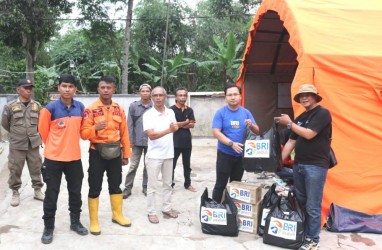 BRI Salurkan Bantuan Kebutuhan Pokok kepada Warga Sumedang Terdampak Gempa