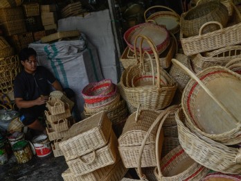 Pj Gubernur Jabar Minta Industri Rotan Cirebon Cari Pasar Baru