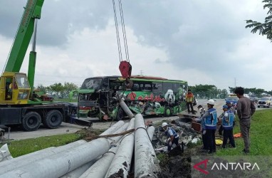 Bus Restu Kecelakaan dengan Tronton di Tol Ngawi, Dua Orang Meninggal