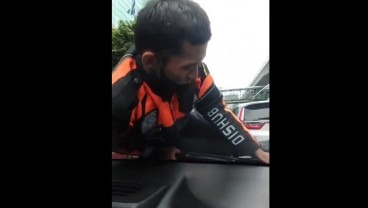 Viral Petugas Dishub DKI Naik ke Kap Mobil Pribadi, Anggota DPRD Bilang Begini