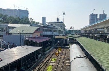 KAI Tanggung Biaya Perbaikan Kendaraan Akibat Kanopi Roboh di Stasiun Tugu