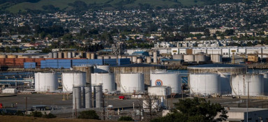 Harga Minyak Turun, Pasokan Bensin AS Membengkak