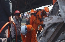 Kecelakaan Kereta di Cicalengka: Kedua Masinis Sempat Terjepit, Evakuasi Masih Berjalan