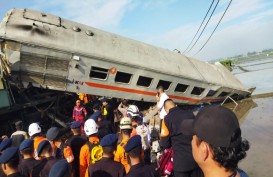 Kecelakaan Kereta di Bandung, Warga: Suara Tabrakan Seperti Ledakan Bom!