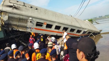 Kecelakaan Kereta di Bandung, Warga: Suara Tabrakan Seperti Ledakan Bom!