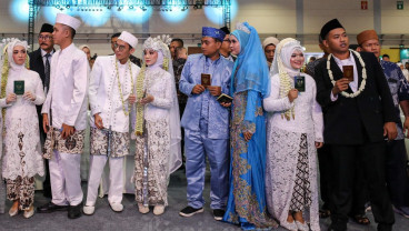 78 Pasangan Nikah Massal di Puncak Hari Amal Bhakti Kemenag