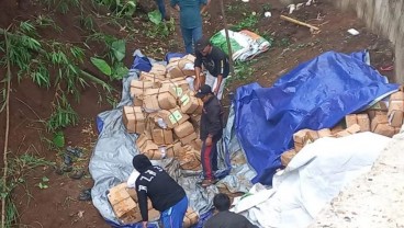 Kecelakaan Truk Pengangkut Surat Suara, Anggota Brimob Nyaris Masuk ke Jurang