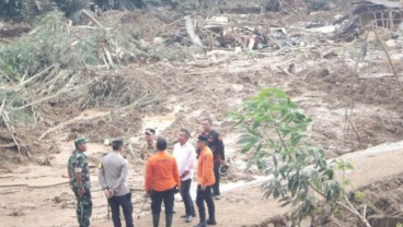 Kunjungi Lokasi Longsor Subang, Bey Minta Warga Waspadai Curah Hujan Ekstrem